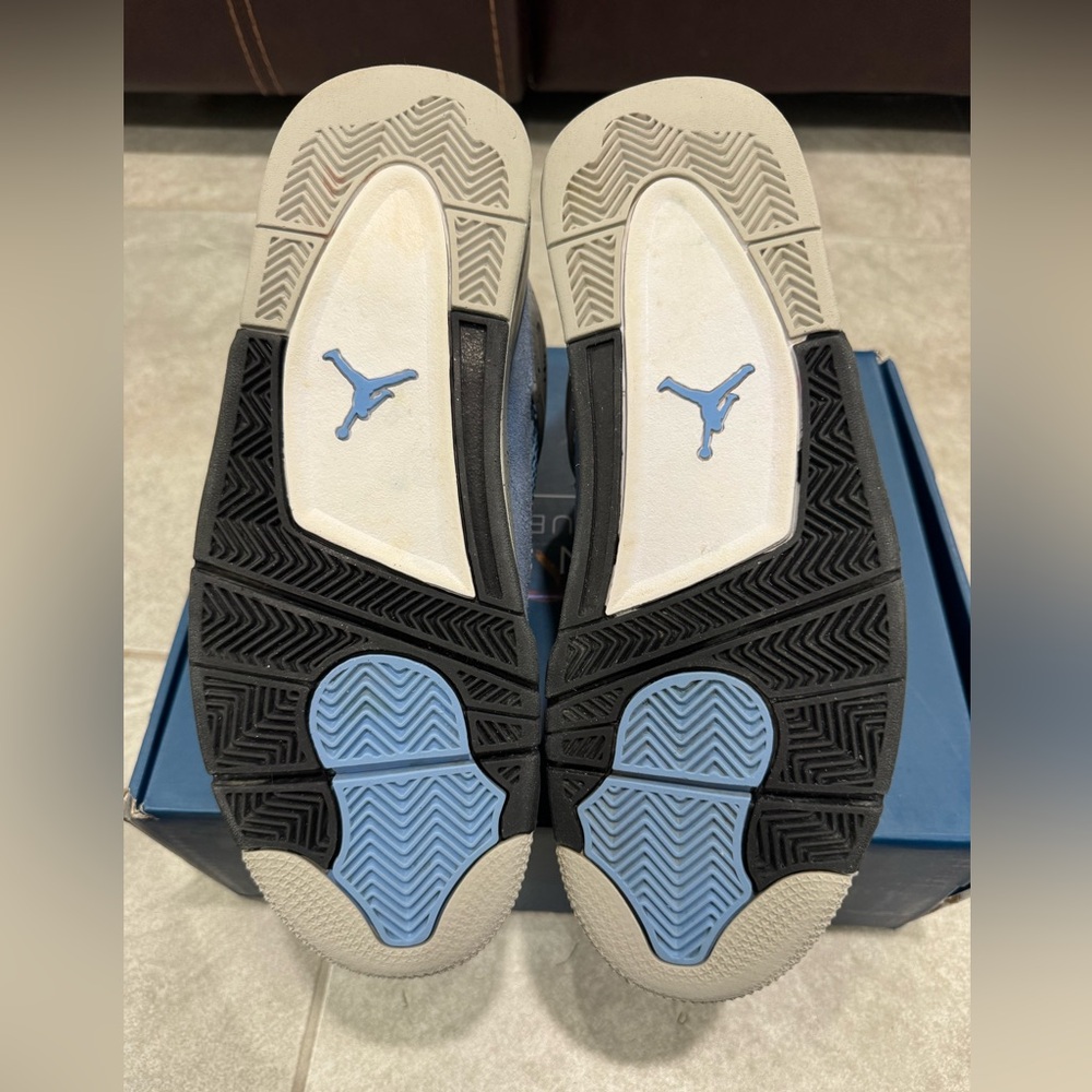 Size 10.5 - Jordan 4 Retro Mid University Blue - Picture 5 of 6